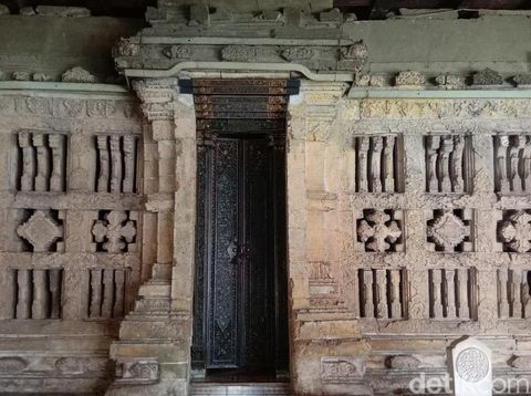 Penampakan makam Sunan Kudus saat luwur atau kelambunya dilepas, Selasa (25/8/2020).