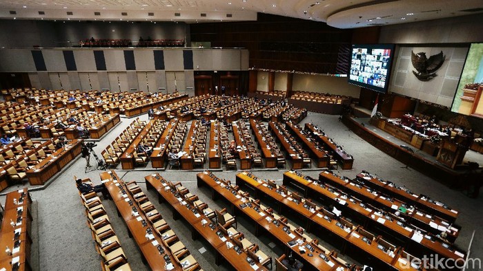 Menkeu Sri Mulyani Indrawati memaparkan asumsi makro hingga Juli 2020. Sayangnya, seluruh capaian asumsi makro ini meleset semua dari yang ditentukan di APBN.