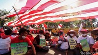 Para petani itu diketahui berjalan kaki dari Medan ke Jakarta untuk meminta keadilan kepada Presiden Joko Widodo (Jokowi) terkait sengketa tanah di kawasan mereka.