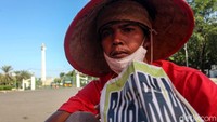 Usai tiba di Jakarta mereka pun menuju ke Istana Negara untuk menggelar aksi dan menuntut keadilan kepada Presiden Joko Widodo (Jokowi) terkait sengketa tanah di kawasan mereka.
