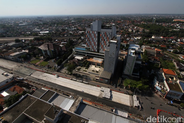 Proyek Jalan Layang Purwosari Bisa Difungsikan Akhir 2020 Progress pembangunan jalan layang Purwosari sudah mencapai 62,024 % dengan tahapan pemasangan balok girder pada sisi barat rel KA Purwosari.