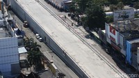Sebagian jalan tampak sudah hampir rampung dan layak dilalui kendaraan untuk difungsionalkan.