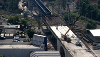 Teknis pekerjaan yang dilakukan saat ini, diantaranya pembuatan pilar, cor plat lantai, serta menyelesaikan pelengkap lainnya seperti pembuatan trotoar, parapet, hingga pemarkahan.