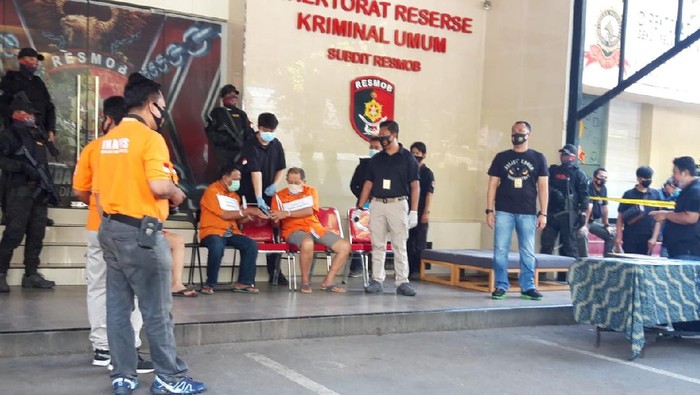 Rekonstruksi Penembakan Bos Pelayaran di Kelapa Gading