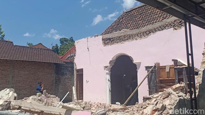 rumah dihancurkan di madiun