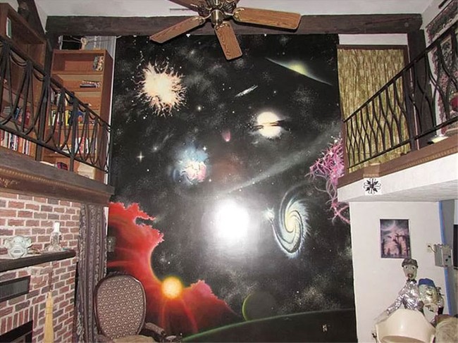 Semakin lama berkeliling di dalam rumah ini kamu akan melihat ruangan-ruangan yang memiliki konsep semakin aneh dan di luar dugaan. Foto: dok. Zillow