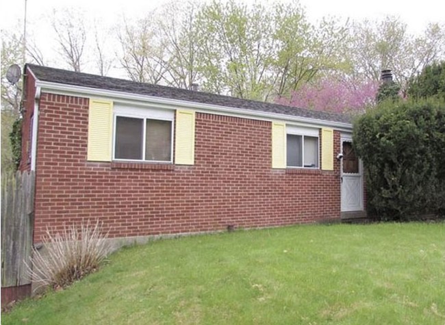 Rumah yang terletak di Pittsburgh, Pennsylvania yang satu ini awalnya terlihat normal dari bagian luarnya. Namun saat masuk dan melihat bagian dalamnya, kamu akan terkejut. Foto: Twitter @frazierapproves