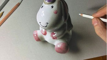 Ia membuat lukisan secara detail, tak heran jika hasilnya pun nyaris sempurna. Foto: Instagram/marcellobarenghi