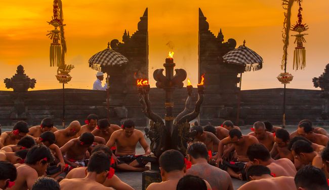 Mengenal Tari Kecak, Tarian Unik Asal Bali yang Dibawakan Massal