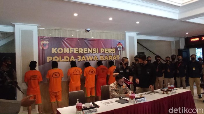 Tersangka pelemparan bom molotov ke markas PDIP di Kabupaten Bogor.