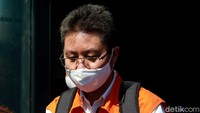 PT Palma Satu dijerat dengan Pasal 5 ayat 1 huruf a atau huruf b atau Pasal 13 Undang-Undang Pemberantasan Tindak Pidana Korupsi.