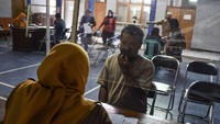 Hingga kini sudah banyak pelaku UMKM yang mendaftar sebagai penerima bantuan. ANTARA FOTO/Adeng Bustomi  