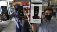 Presiden Joko Widodo menegaskan, banpres produktif ini sifatnya adalah hibah, bukan pinjaman. Sehingga penerima tak perlu pusing memikirkan mengembalikan uang tersebut. ANTARA FOTO/Irwansyah Putra  