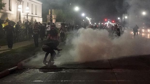 Unjuk rasa gerakan Black Lives Matter terkait dengan insiden penembakan masyarakat kulit hitam oleh polisi di beberapa negara bagian di Amerika Serikat kembali memanas. AP/Morry Gash