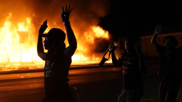 Unjuk rasa gerakan Black Lives Matter terkait dengan insiden penembakan masyarakat kulit hitam oleh polisi di beberapa negara bagian di Amerika Serikat kembali memanas. AP/Morry Gash