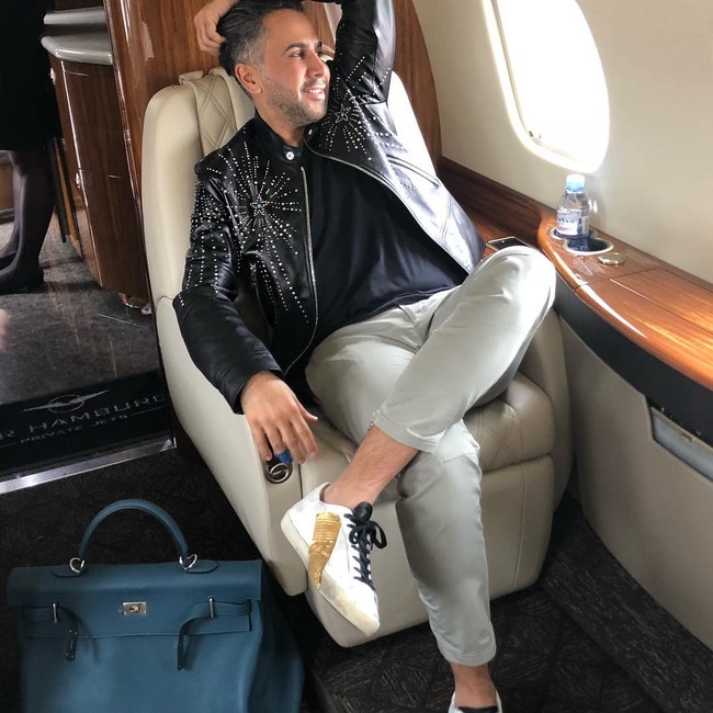 Wael mengaku memang antusias soal fashion. Tidak seperti pria pada umumnya, Wael termasuk pria yang berani dalam memadu padankan busana.  Foto: Instagram