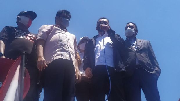 Wakil Ketua DPR Sufmi Dasco Ahmad menemui massa buruh