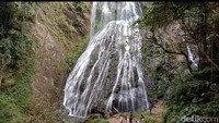 Masih asri dan belum dikelola, Air Terjun Proposan tak menggunakan tiket masuk. (Muhammad Riyas/detikcom)
