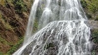 Sayang sekali air terjun eksotis ini jarang terekspos karena tersembunyi. (Muhammad Riyas/detikcom)