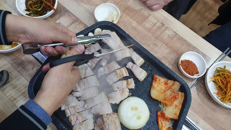 Alat Pemanggang Daging Canggih dari Korea Selatan