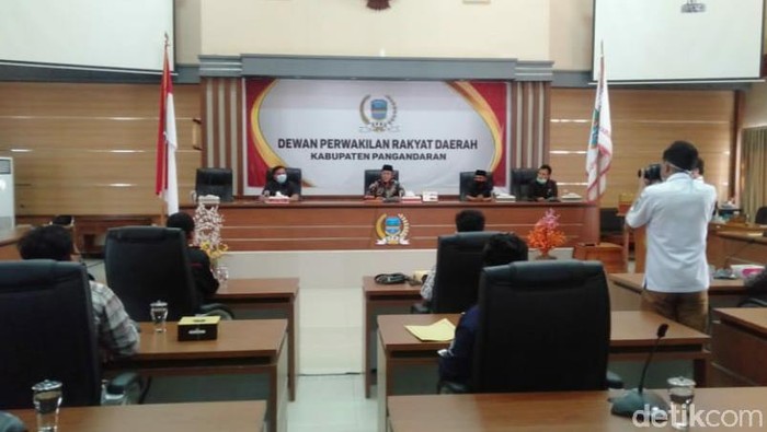 Audiensi mahasiswa dengan anggota DPRD Pangandaran