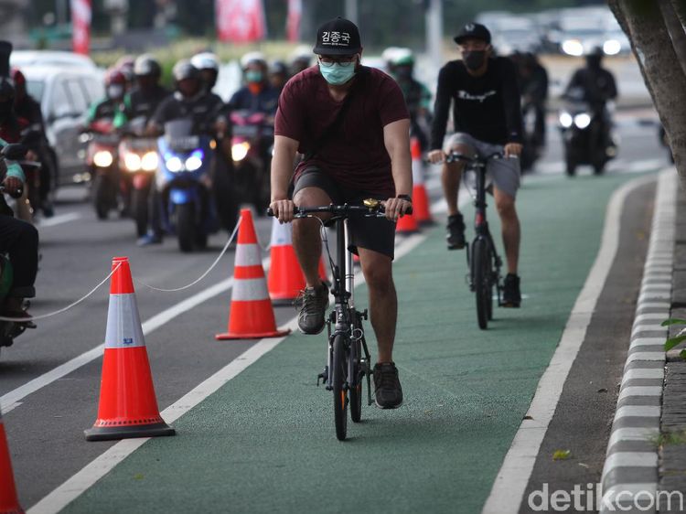 Pak Anies, Yakin Nih Mau Buat Jalur Sepeda di Dalam Tol?