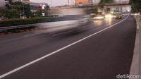 Dalam surat yang diterima detikcom, Anies meminta Tol Lingkar Dalam Jakarta (Cawang-Tanjung Priok) sisi barat bisa dilewati sepeda setiap hari Minggu pukul 06.00-09.00 WIB.