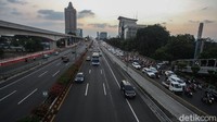 Pengamat Transportasi Djoko Setijowarno melihat rencana ini tidak sesuai dengan fungsi utama jalan tol. 