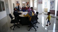 Menurut PD Sarana Jaya Data PPJB pertanggal 25 Agustus 2020 terdapat 365 penghuni. Sementara jumlah unit di tower ini 780.