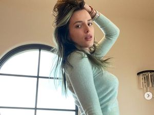 Bella Thorne Ngaku Jijik Sama Mickey Rourke