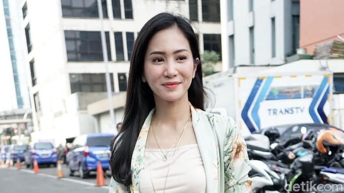 Bunga Zainal saat ditemui di kawasan Trans TV.