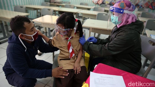 Cegah Kanker Serviks, Siswa SD Disuntik Vaksin HPV