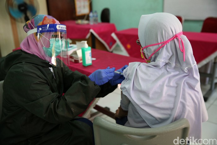 Bulan Imunisasi Anak Sekolah (BIAS) juga memberikan vaksin HPV kepada siswa SD kelas 5 dan 6. Vaksin ini untuk mencegah kanker serviks atau kanker mulut rahim.