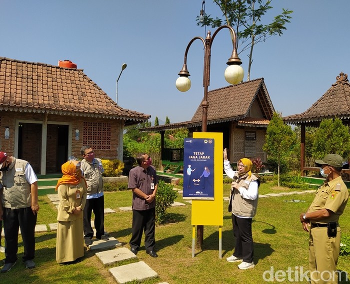 Direktur BOB Indah Juanita