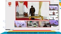 Gedung Sekolah Vokasi Undip, yang pembangunannya dimulai pada awal tahun 2019 dan telah selesai dibangun, pada hari ini (26/8) diresmikan oleh Presiden Republik Indonesia Joko Widodo melalui penandatanganan prasasti. Turut hadir secara virtual Rektor Undip Yos Johan Utama, Presiden Direktur Astra Djony Bunarto Tjondro didampingi Direktur Astra Gita Tiffani Boer serta Chief of Corporate Affairs Astra Riza Deliansyah.