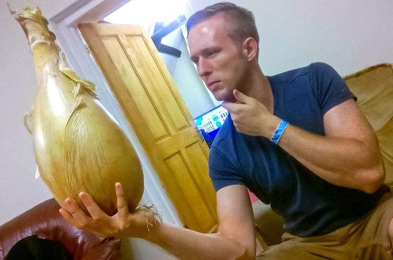 fotoinet unik benda biasa raksasa