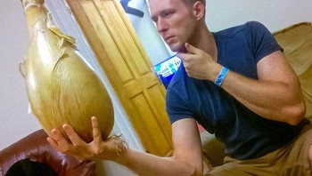 Saya membeli bawang pada lelang lokal yang ditanam oleh Juara Vegetables World Champion saat ini Foto: Brightside