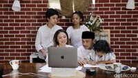 Giring pun memilih ikhlas saja dan menerima semua cibiran tersebut. Dok. Ist