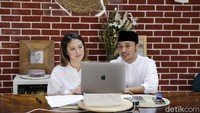 Giring Ganesha dan Cynthia Riza saat melakukan press conference secara virtual pada Rabu (26/8). Dok. Ist