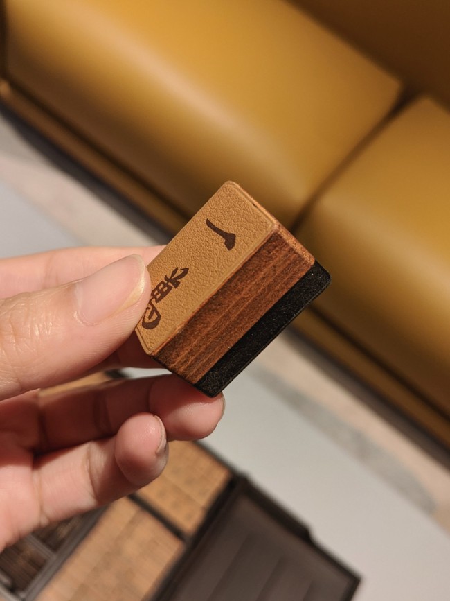 Helios Mahjong Set cocok diberikan sebagai hadiah untuk orangtua maupun mereka yang hobi main mahjong. Foto: Hermes, Twitter/KanemitsuMidori