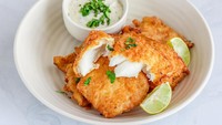 Ikan goreng tepung yang renyah lembut disukai anak-anak. Potong-potong ukuran kecil panjang agar mudah dimakan. Rasanya makin gurih dicocol mayones. Resepnya bisa dilihat di SINI! Foto: iStock