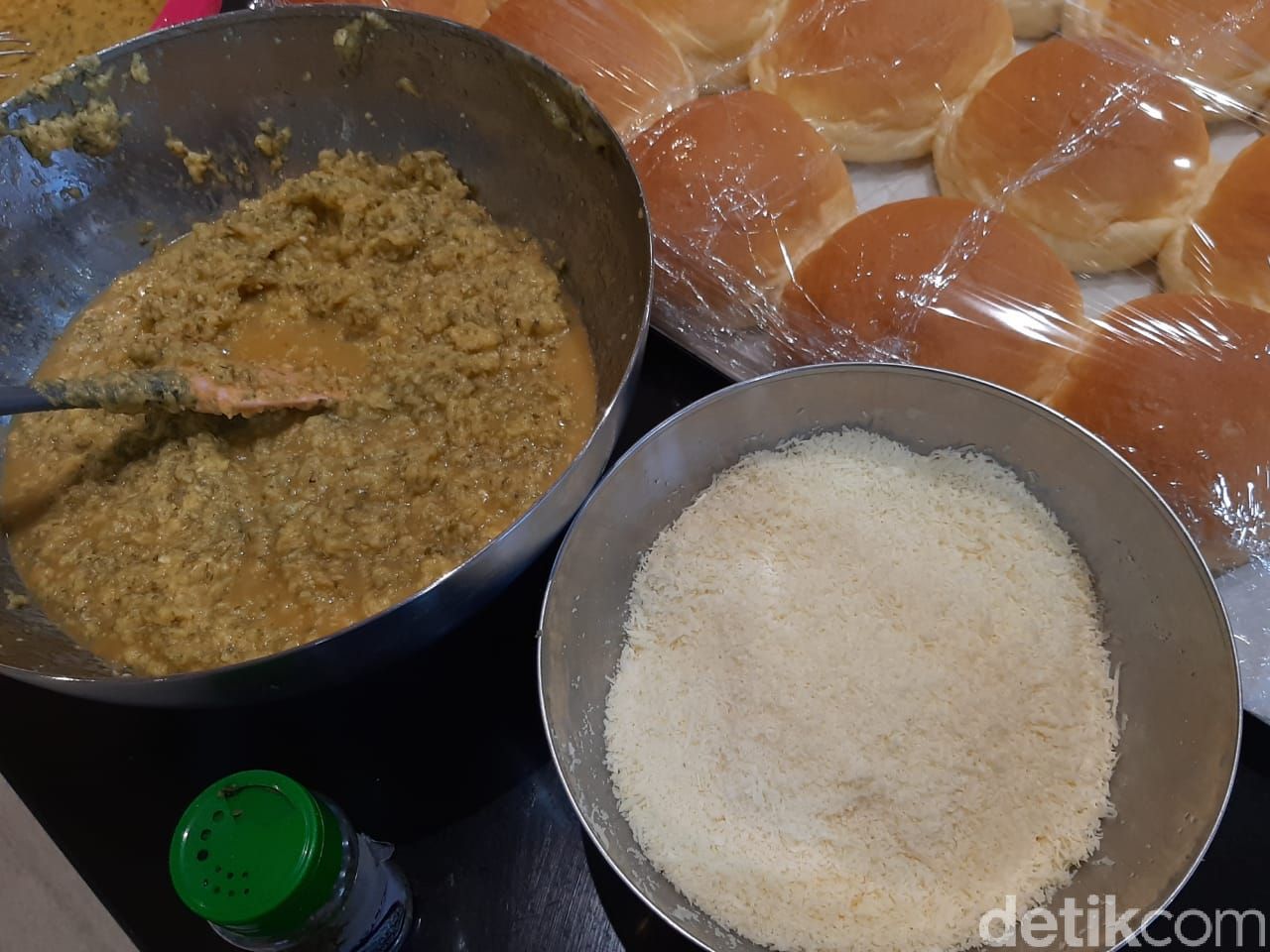 Livianca Venaessa Pembuat Korean Garlic Cheese Bread yang Fenomenal