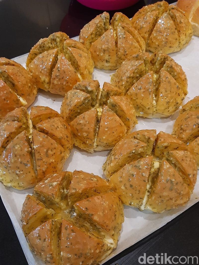 korean garlic cheese bread Livianca Venaessa Pembuat Korean Garlic Cheese Bread yang Fenomenal