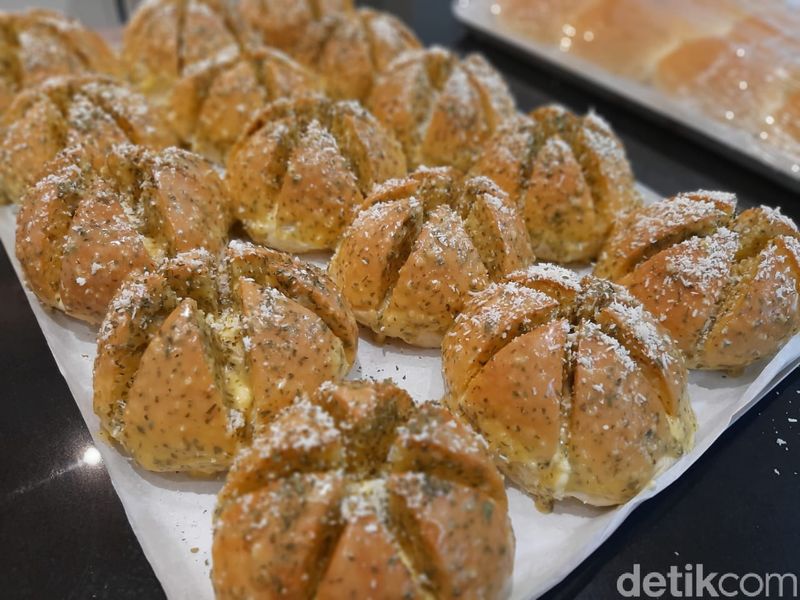 Livianca Venaessa Pembuat Korean Garlic Cheese Bread yang Fenomenal