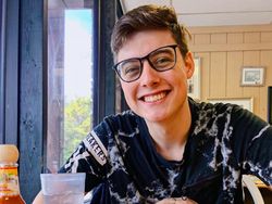 Sosok YouTuber Remaja Meninggal, Tinggalkan Istri dan 2 Anak