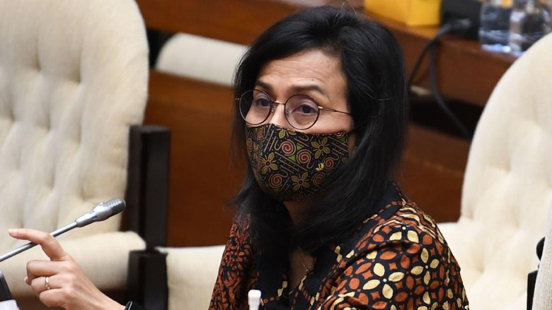 Menteri Keuangan Sri Mulyani (kiri) didampingi Wamenkeu Suahasil Nazara (kanan) mengikuti Rapat Kerja dengan Komisi XI di Kompleks Parlemen Senayan, Jakarta, Rabu (26/8/2020). Raker tersebut membahas Laporan Keuangan Kementerian Keuangan pada APBN 2019. ANTARA FOTO/Puspa Perwitasari/aww.