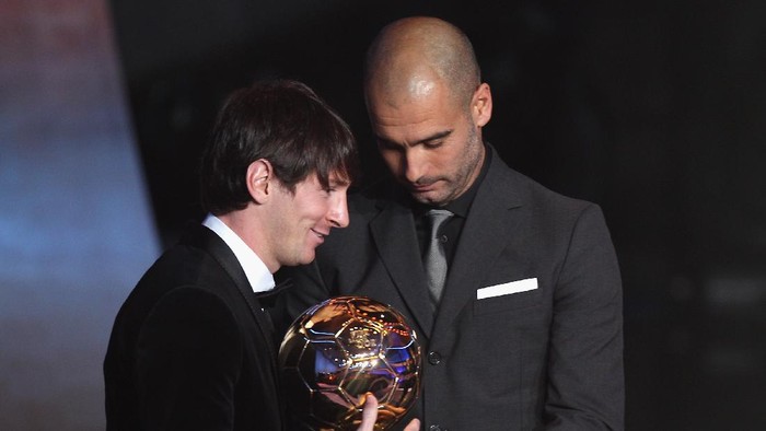 ZURICH, SWITZERLAND - JANUARY 10:  Lionel Messi (l) of Argentina and Barcelona FC receives the mens player of the year award from his club coach Pep Guardiola (r) during the FIFA Ballon dor Gala at the Zurich Kongresshaus on January 10, 2011 in Zurich, Switzerland.  (Photo by Michael Steele/Getty Images)