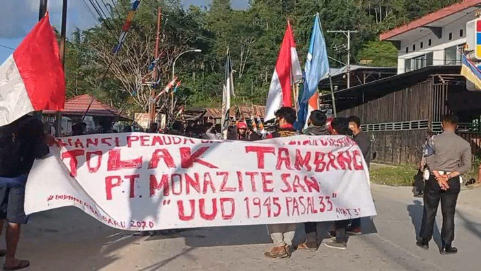 Aksi tolak aktivitas tambang logam tanah jarang di Mamasa, Sulbar.