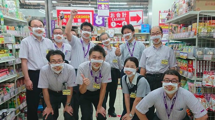 Masker Senyum Takeya.co.jp via Bored Panda