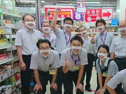 Masker Senyum Pegawai di Jepang Ini Bikin Netizen Kagum